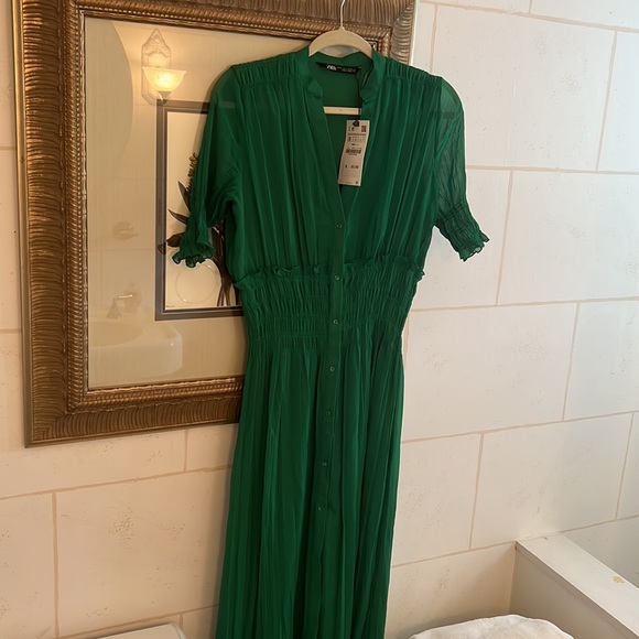 Zara - Picture 2 of 4